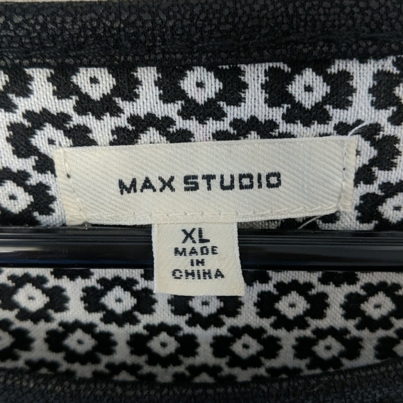XL Max Studio Top - Picture 3 of 7